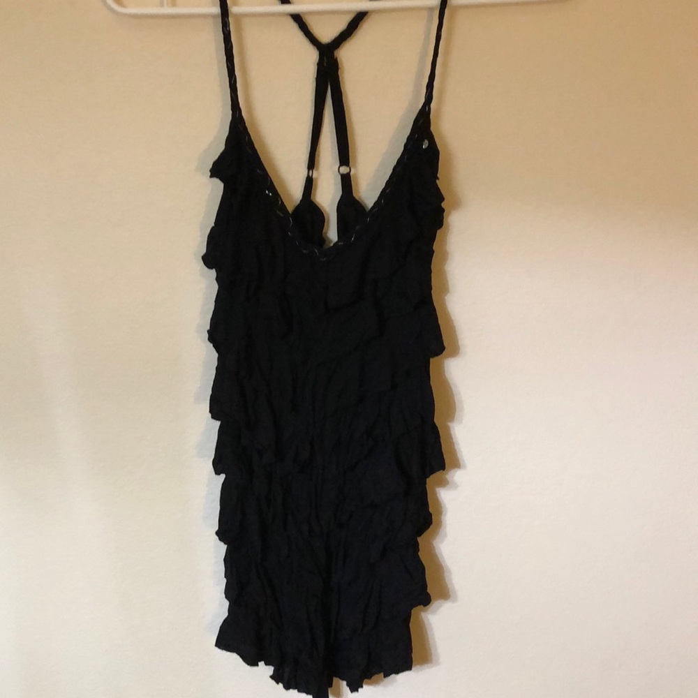 Guess cross back spaghetti ruffle tank